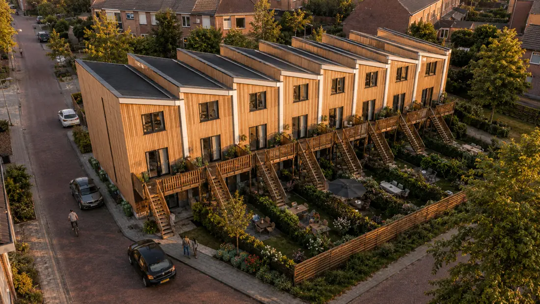 Luchtfoto-impressie van een rij grondgebonden Lignus-woningen